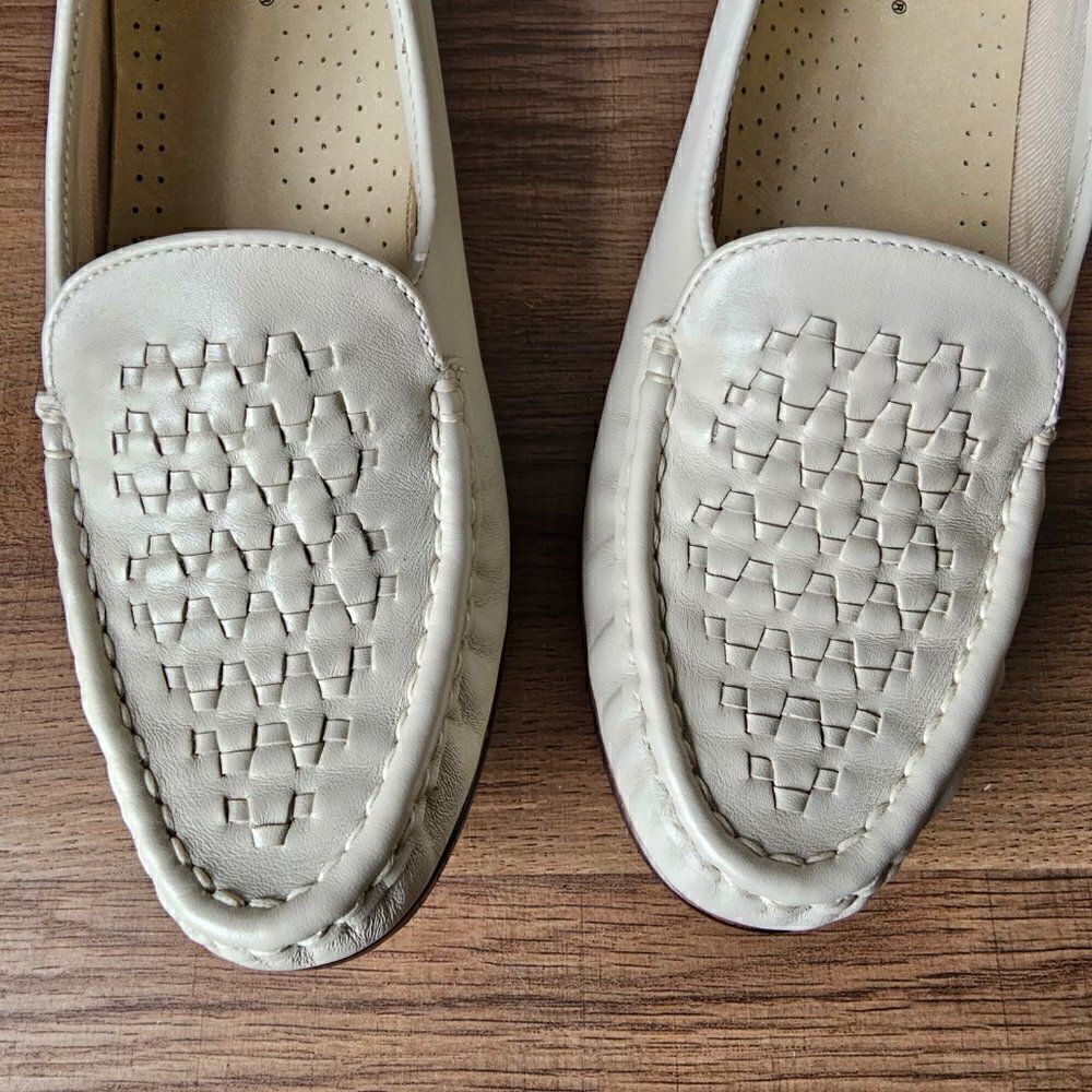 NEVER WORN SOFT SPOTS BONE WHITE GENUINE LEATHER LOAFERS SIZE 9.5 & 10N - Picture 8 of 16